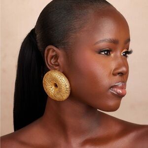 Archived Khoi Dona Elegant Gold Earrings